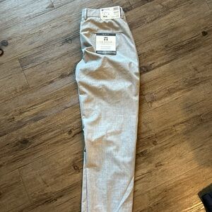 J.M. Haggar Men's Classic Gray Chinos (32x30) slim fit